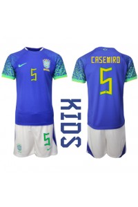 Brasil Casemiro #5 Babyklær Borte Fotballdrakt til barn VM 2022 Korte ermer (+ Korte bukser)